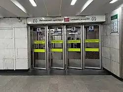 Вход в южный вестибюль