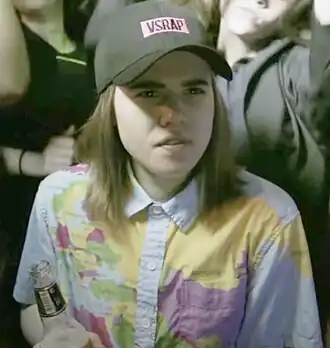 Лиззка в клипе DK «Не достоин жизни», 2017 год