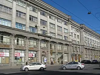 Правая часть здания