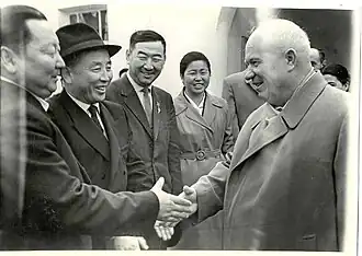 Н.С.Хрущев в колхозе «Политотдел», слева Ким М.В., в центре Хван Ман Гым, Любовь Ли.