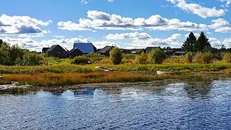 Вещозеро у деревни Лохта