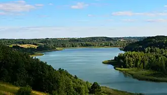 Вид на озеро со стороны деревни Захново