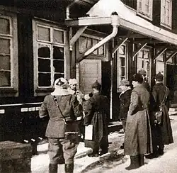 Советские члены смешанной комиссии на станции Маткаселькя. 25 марта 1940 года.