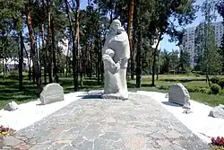 Памятник "Мать-вдова". Скульпторы - А. Балог и К. Добрянский, гранит, 2012 г.