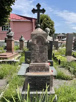 Могила в ограде Осетинской церкви. Объект культурного наследия.