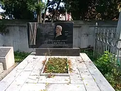 Могила Соломона Таутиева в ограде Осетинской церкви. Памятник культурного наследия федерального значения