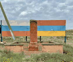 Монумент дружбе в приграничном селе Анипемзе