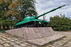 Монумент освободителям Апостолово - Танк Т-10