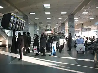 Зал ожидания и расписание в старом здании (2008)