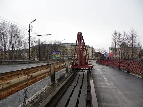 Запорный механизм плотниы