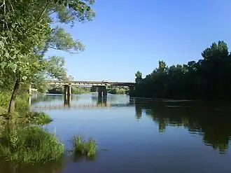 Река Белая в районе автовокзала.