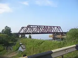 Железнодорожные мосты в устье реки