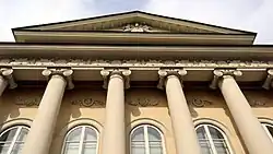 Главный фасад музея с Пречистенки