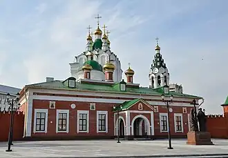 Памятник Кириллу и Мефодию перед Музеем истории православия