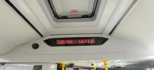 Табло в салоне пригородного автобуса НефАЗ-5299-31-52 . Ниже слева размещена заводская табличка