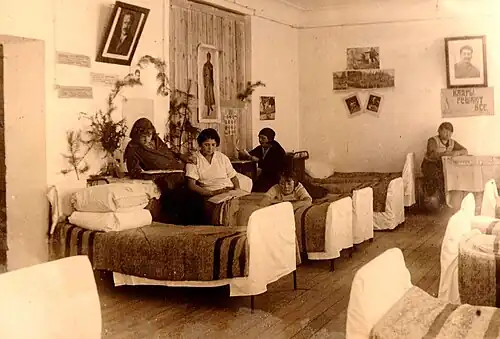 Каменск (Каменск-Уральский). Общежитие строительниц Уральского алюминиевого завода.  1935 г.