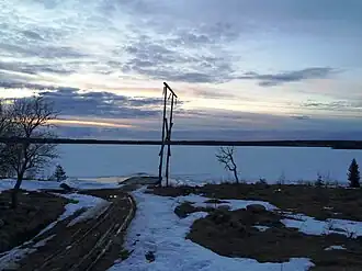Берег озера в пос. Сосновом.