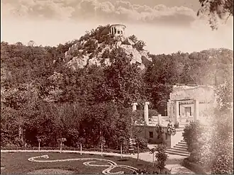 У сгоревшего дворца, 1887 г.