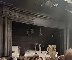Оформление портала сцены на 2022 год (декорации — «Повелитель мух» в постановке Льва Додина)