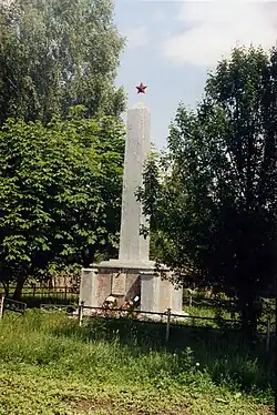 Памятник А.И. Лизюкову в Медвежьем.