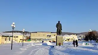 Памятник В. И. Ленину на Центральной площади Большеустьикинского