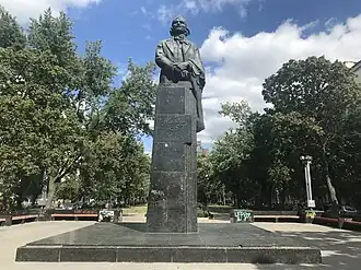 Памятник Николаю Гоголю в Киеве