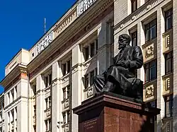 Памятник А. Г. Столетову у физфака