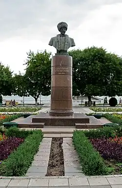 Памятник Сулейману Стальскому