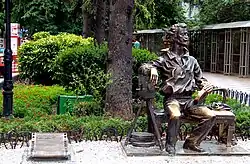 Памятник Александру Ханжонкову в Ялте на Пушкинской улице