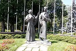 Памятник матери, провожающей сына на войну. Скульптор - А. Радионов, бронза, 2005 г.