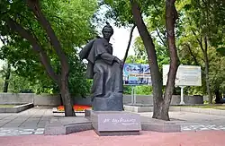 Памятник Шевченко в Днепре на улице Воскресенской