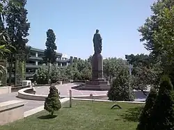 Парк имени Низами с памятником
