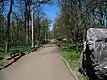 Коллекция геологических образцов пород, из разных рудников города, с 2012 года украшает часть парка