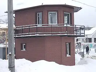 Здание дежурного по переезду, зима 2010 год