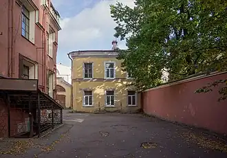 Восточный корпус, жилое здание