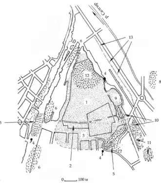 План Неаполя Скифского и его округи.1 — городище, 2 — южная оборонительная стена, 3 — южный пригород, 4 — современные источники, 5 — древние водоёмы, 6 — западный некрополь, 7 — восточный некрополь, 8 — Битакский некрополь, 9, 10 — поселения I века, 11 — поселения кизил-кобинской культуры IX—VI вв. до н. э., 12 — поселения кизил-кобинской культуры конца IV — начала III в. до н. э., 13 — граница древнего паводка реки Салгир
