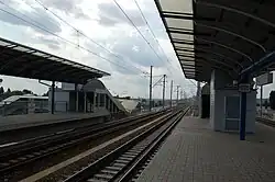 Вид с островной платформы в сторону моста через Днепр