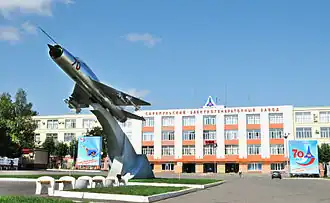 Площадь ОАО СЭГЗ с памятником МиГ-21