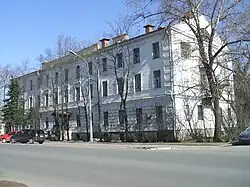 Офицерский дом. Пл.Свободы 3