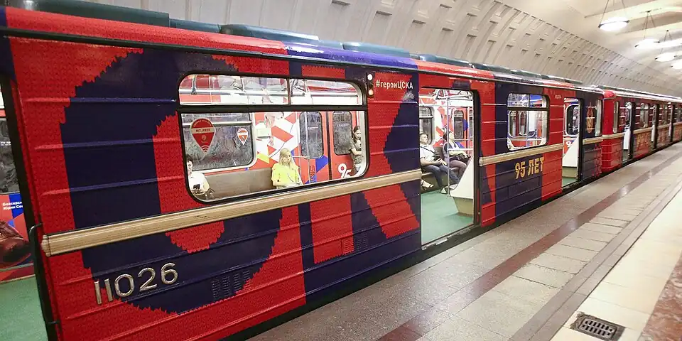 Поезд на станции  Маяковская«Маяковская»