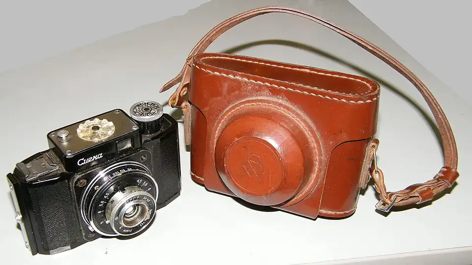 Фотоаппарат и футляр