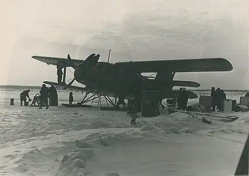 Погрузка в Ан-2, январь 1958 года (фото П. И. Бартоломея)