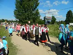 Праздник миноги в Царникаве. Шествие в национальных костюмах.