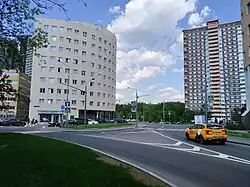 Проектируемый проезд № 5470 между Херсонской улицей и Научным проездом. Херсонская улица на заднем плане