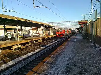 Остановочный пункт в 2020 году. Поезд на Кубинку прибывает на 1-й путь