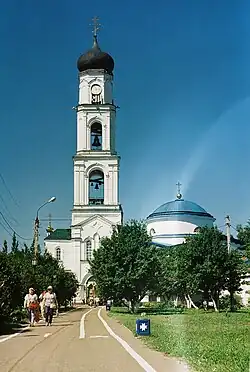 Колокольня с надвратным храмом