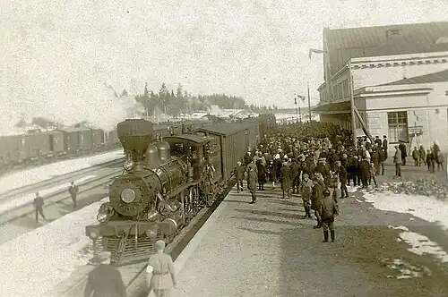 Поезд прибыл к новому вокзалу, 8 апреля 1928 года