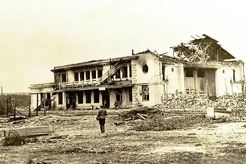 Руины вокзала летом 1941 года