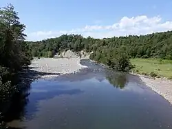 Вид с моста через среднее течение реки Галидзга в сентябре 2024 года