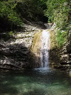 Один из водопадов на реке в сентябре 2017 года